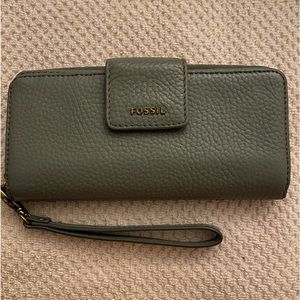 Fossil zip around wristlet/wallet gray